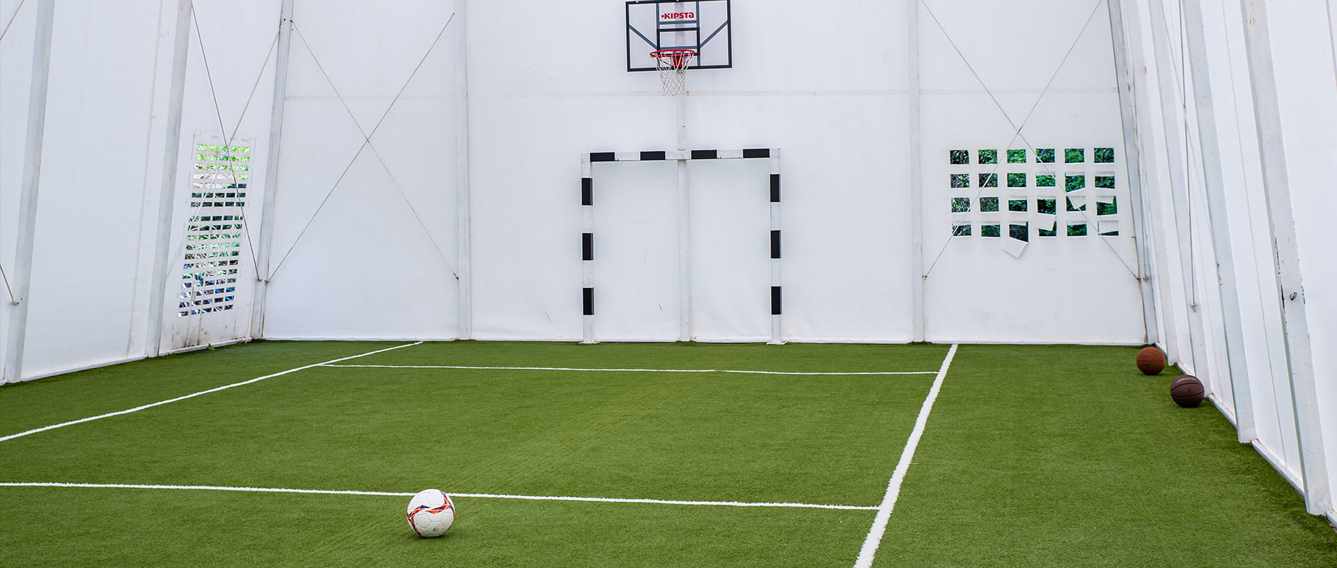 Teren sport Roser House